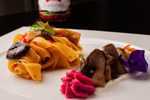 Pappardelle ai funghi porcini con salsa piccante al piccantino di mamma Enza Pisticci matera basilicata italy