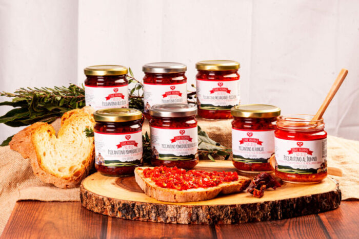 Conserva di Mamma Enza ai pomodori secchi e olive 4 Il Piccantino di Mamma Enza Classico Piccantino di Mamma enza ai pomodi secchi piccantino al tonno piccantino pomodori secchi e olive piccantino alle olive piccantino melanzane e zucchine piccantino ai funghi come mamma l'ha fatto pisticci matera basilicata Italy