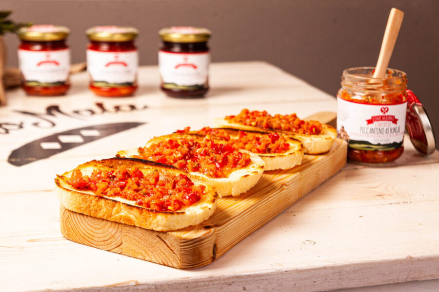 Piccantino di Mamma Enza condimento salsa piccante per bruschette come mamma l'ha fatto