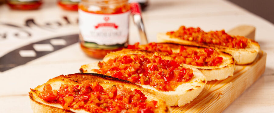 Piccantino di Mamma Enza condimento salsa piccante per bruschette come mamma l'ha fatto