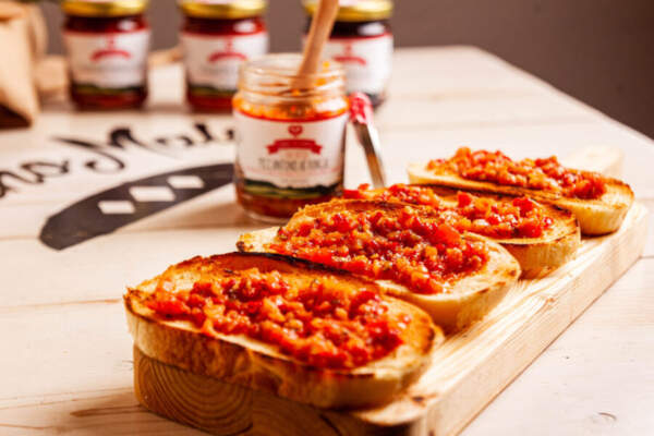 Piccantino di Mamma Enza condimento salsa piccante per bruschette come mamma l'ha fatto