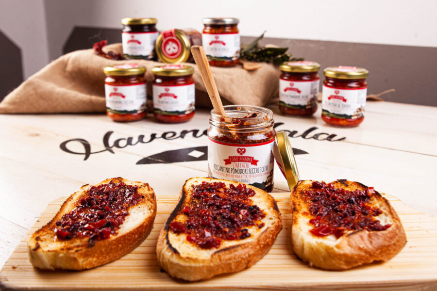 Piccantino di Mamma Enza condimento salsa piccante per bruschette come mamma l'ha fatto