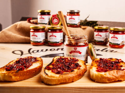 Piccantino di Mamma Enza alle Olive 17 Piccantino di Mamma Enza condimento salsa piccante per bruschette come mamma l'ha fatto