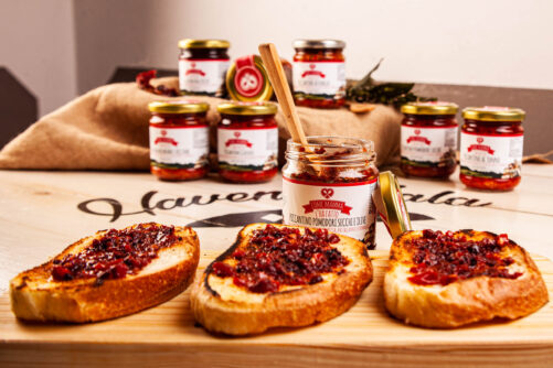 Piccantino di Mamma Enza condimento salsa piccante per bruschette come mamma l'ha fatto