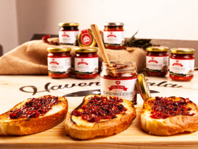 Piccantino di Mamma Enza alle Olive 13 Piccantino di Mamma Enza condimento salsa piccante per bruschette come mamma l'ha fatto