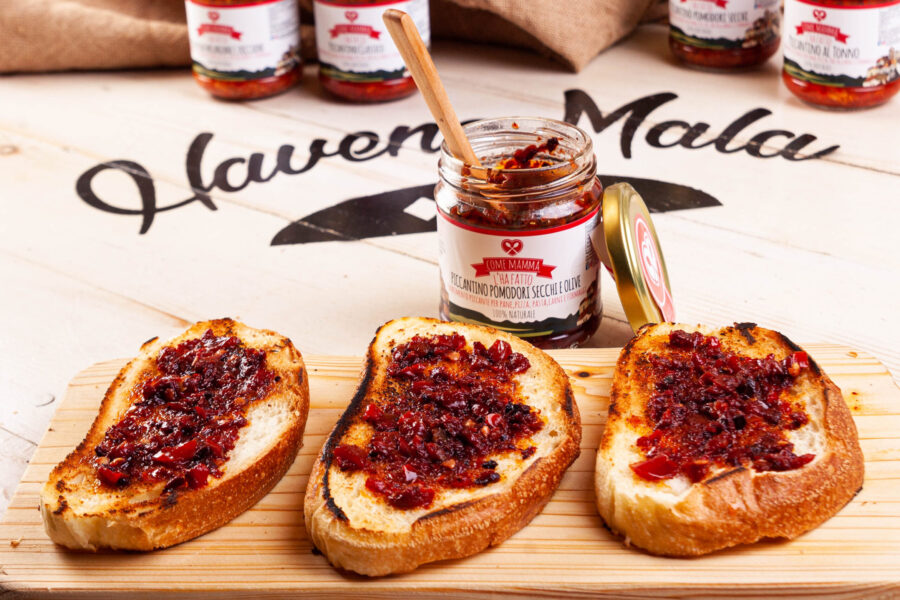 Piccantino di Mamma Enza condimento salsa piccante per bruschette come mamma l'ha fatto