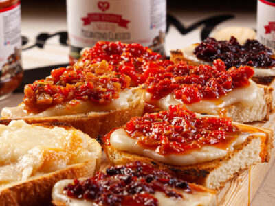 Piccantino di Mamma Enza ai pomodori secchi 13 Salse piccanti con peperoncino piccantino di mamma enza come mamma l'ha fatto prodotti tipici lucani Pisticci Basilicata Matera Italy