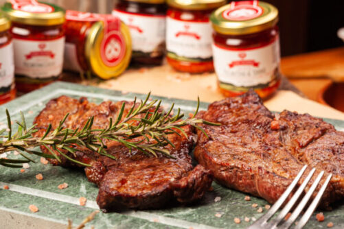 con salsa piccante piccantino di mamma enza come mamma l'ha fatto condimento per carne